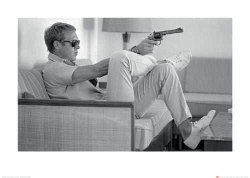 Kunstdruck Time Life Steve Mcqueen Takes Aim 70x50cm Pyramid PPR47058 | Yourdecoration.de