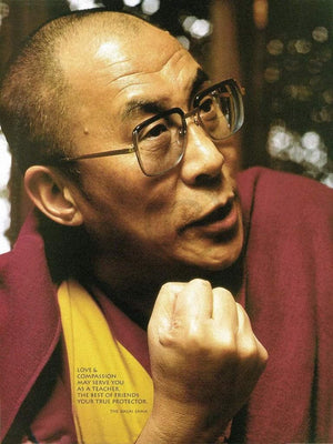 Liby - Dalai Lama Kunstdruck 48x70cm | Yourdecoration.de