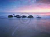 Popp-Hackner - Moeraki Boulders Kunstdruck 80x60cm | Yourdecoration.de