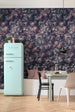 Komar Botanique Aubergine Vlies Fototapete 300x280cm 6-bahnen Sfeer | Yourdecoration.de